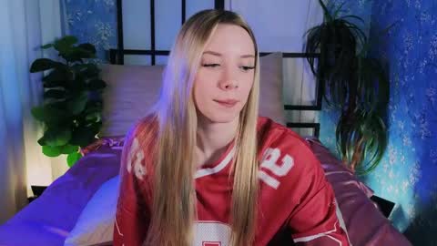 katt_yy online show from April 14, 2026, 5:13 am