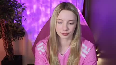 katt_yy online show from April 17, 2026, 5:10 am