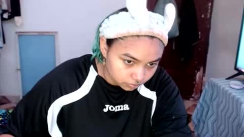 katteyes_ online show from May 24, 2026, 7:41 pm