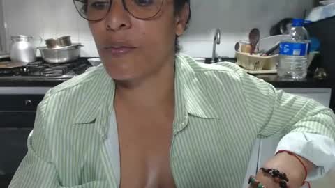 KattleyaGrey online show from December 18, 2025, 7:31 pm