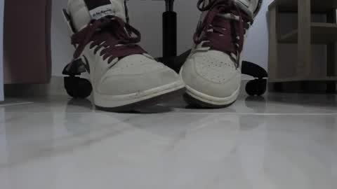 Katty online show from March 18, 2026, 7:06 pm