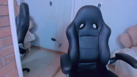 kattylilli online show from May 27, 2026, 11:24 pm