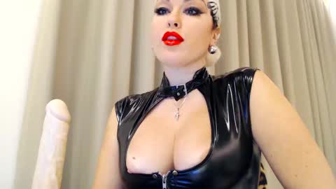 Snapshot of katushax chatting on December 18, 2024, 10:13 pm KatuhaX online show from December 18, 2024, 10:13 pm