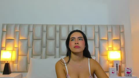 katy blonde girl and paola big boobs online show from July 15, 2026, 7:41 pm