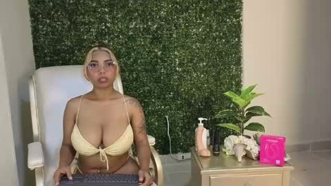Snapshot of katy_love222 chatting on May 28, 2026, 7:55 pm katy_love222 online show from May 28, 2026, 7:55 pm