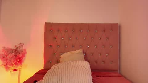 Katy Van online show from November 24, 2025, 8:47 am