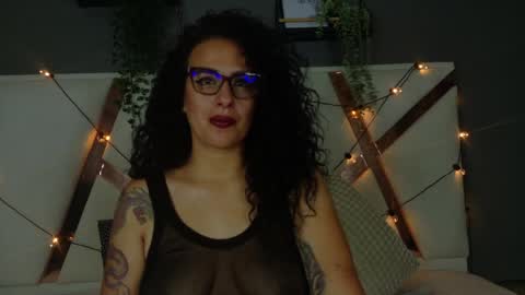 katyrataylor__ online show from March 31, 2026, 10:54 pm