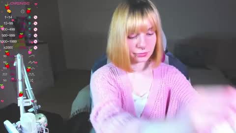 Snapshot of kawaii_power_uwu chatting on January 10, 2025, 12:26 pm Kira-chan online show from January 10, 2025, 12:26 pm