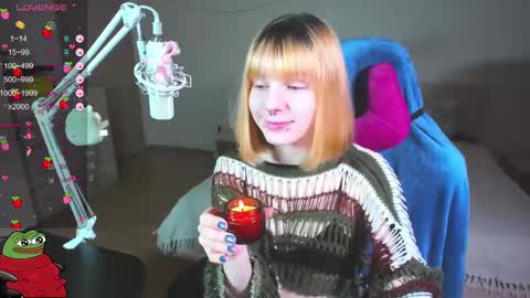 Snapshot of kawaii_power_uwu chatting on January 24, 2025, 3:24 pm Kira-chan online show from January 24, 2025, 3:24 pm