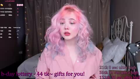 Yuki  online show from February 28, 2025, 8:53 am