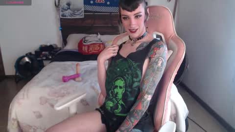 luna   online show from October 9, 2025, 9:35 pm