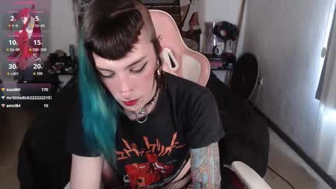 luna   online show from December 3, 2025, 6:28 pm