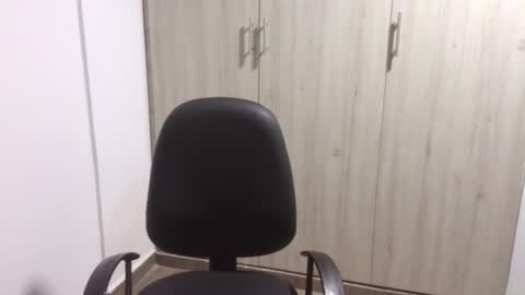  Khawit  online show from February 17, 2025, 6:31 am