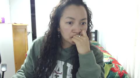  Khawit  online show from April 14, 2026, 7:42 pm