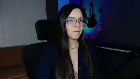 Snapshot of kay_avrill chatting on December 11, 2024, 2:41 am Kay online show from December 11, 2024, 2:41 am