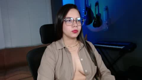 Snapshot of kay_avrill chatting on April 19, 2026, 6:54 pm Kay online show from April 19, 2026, 6:54 pm