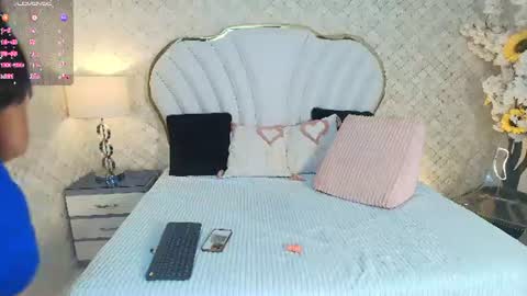 kayladavies_ online show from June 17, 2026, 9:38 pm