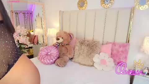 kayladavies_ online show from July 13, 2026, 1:14 pm