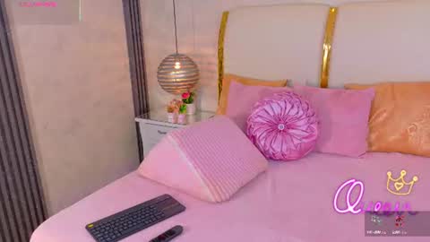 kayladavies_ online show from July 28, 2026, 7:39 pm