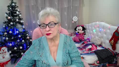 kaylesmoll online show from December 25, 2024, 7:13 pm