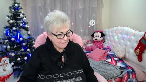 kaylesmoll online show from December 26, 2024, 2:44 am