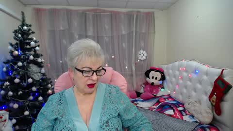 kaylesmoll online show from January 8, 2025, 10:58 pm