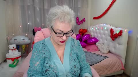 kaylesmoll online show from February 2, 2025, 1:55 am