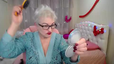 kaylesmoll online show from February 26, 2025, 2:37 am