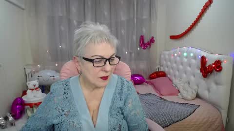 kaylesmoll online show from March 5, 2025, 4:02 am