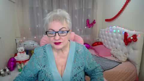 kaylesmoll online show from March 6, 2025, 4:52 am