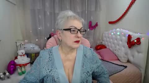 kaylesmoll online show from March 8, 2025, 2:23 am
