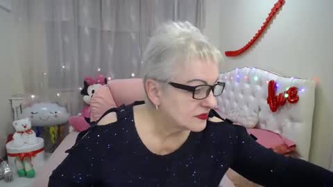 kaylesmoll online show from March 12, 2025, 7:17 pm