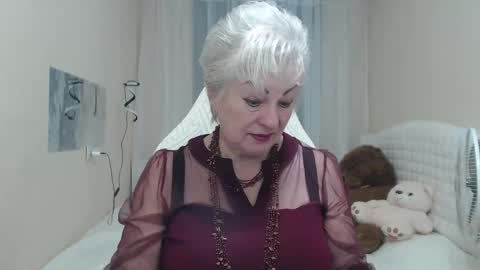 kaylesmoll online show from September 9, 2025, 6:29 pm