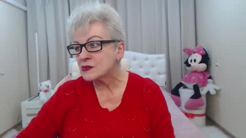 kaylesmoll online show from February 16, 2026, 7:32 pm