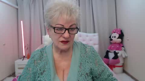 kaylesmoll online show from May 1, 2026, 6:34 pm