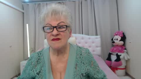 kaylesmoll online show from May 5, 2026, 6:38 pm