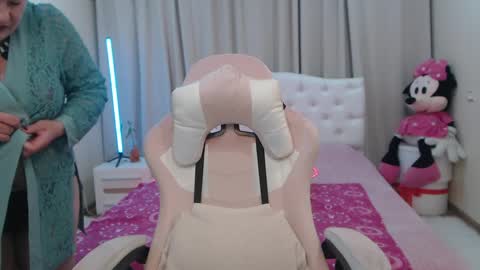 kaylesmoll online show from May 8, 2026, 6:46 pm