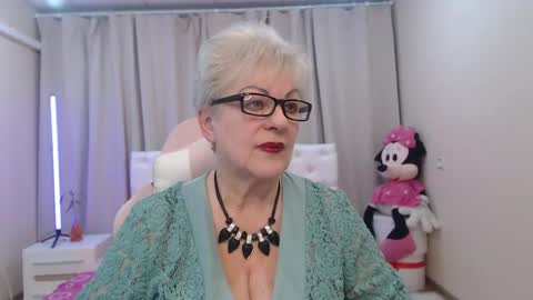 kaylesmoll online show from May 9, 2026, 6:35 pm