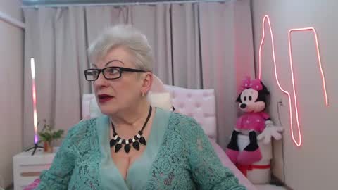 kaylesmoll online show from May 15, 2026, 6:48 pm