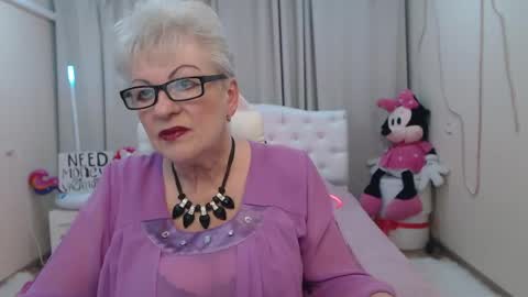 kaylesmoll online show from May 26, 2026, 6:48 pm