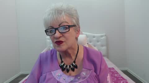 kaylesmoll online show from July 21, 2026, 6:43 pm