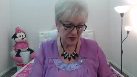 kaylesmoll online show from July 25, 2026, 6:49 pm