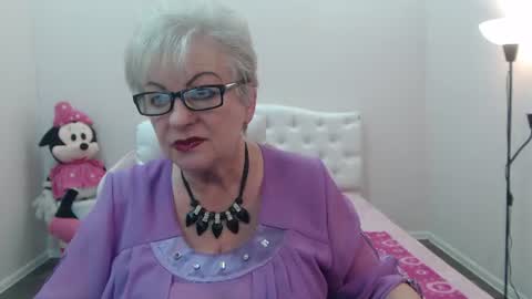 kaylesmoll online show from July 26, 2026, 6:59 pm