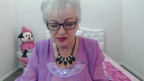 kaylesmoll online show from July 28, 2026, 6:53 pm