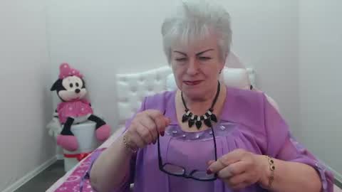 kaylesmoll online show from July 28, 2026, 7:39 pm
