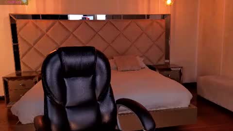 Kay online show from June 19, 2026, 4:06 am