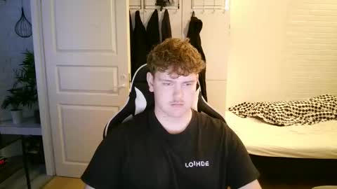 Snapshot of kayttajaviides5 chatting on November 20, 2025, 8:58 am Aatu online show from November 20, 2025, 8:58 am