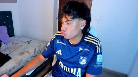 Snapshot of keevin_cross_ chatting on March 9, 2025, 9:36 pm Keevin online show from March 9, 2025, 9:36 pm