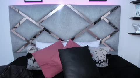 Keidy Monday to Saturday from 200 pm to 810pm  UTC-5 Colombia Time online show from December 28, 2024, 8:25 pm