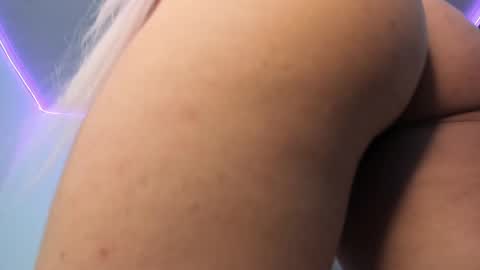 Keidy Monday to Saturday from 200 pm to 810pm  UTC-5 Colombia Time online show from February 26, 2025, 10:31 pm